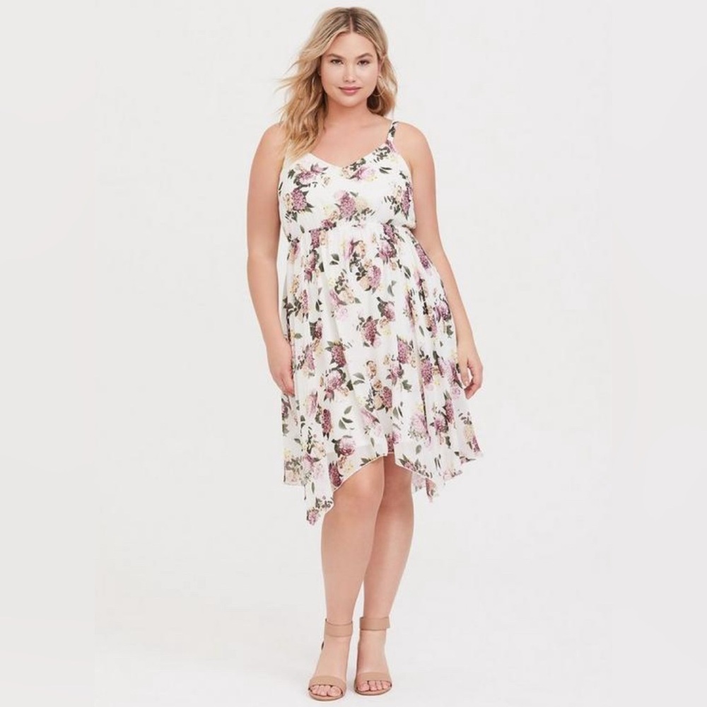 Torrid Sz. 2 (2X/18-20) Ivory Floral Chiffon Handkerchief Dress